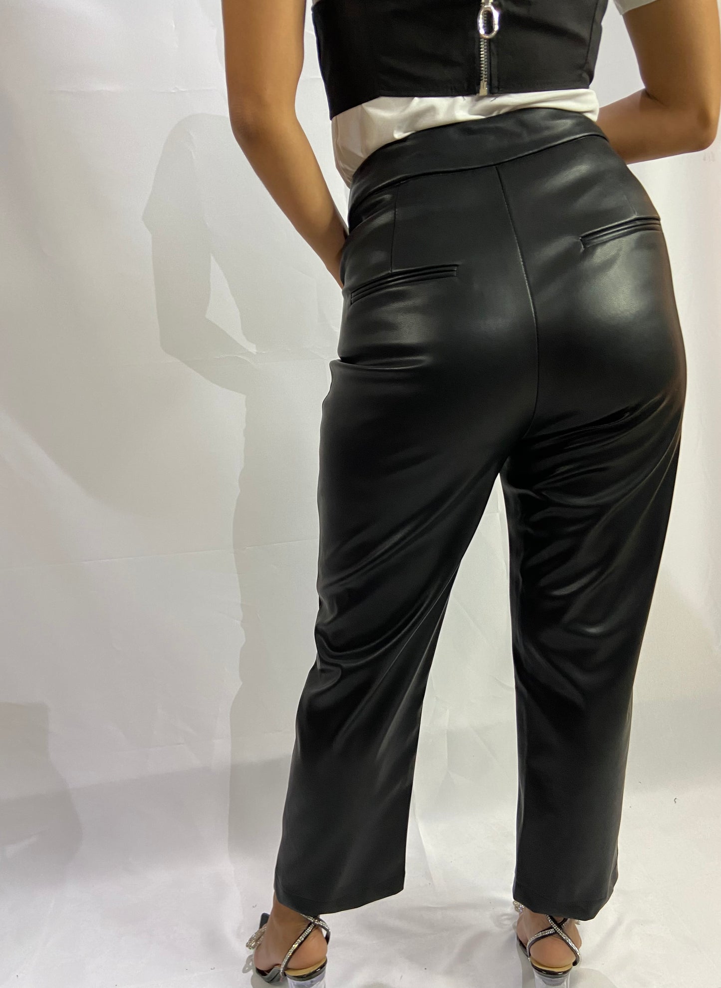 PANTALÓN VINIPIEL COLOR NEGRO