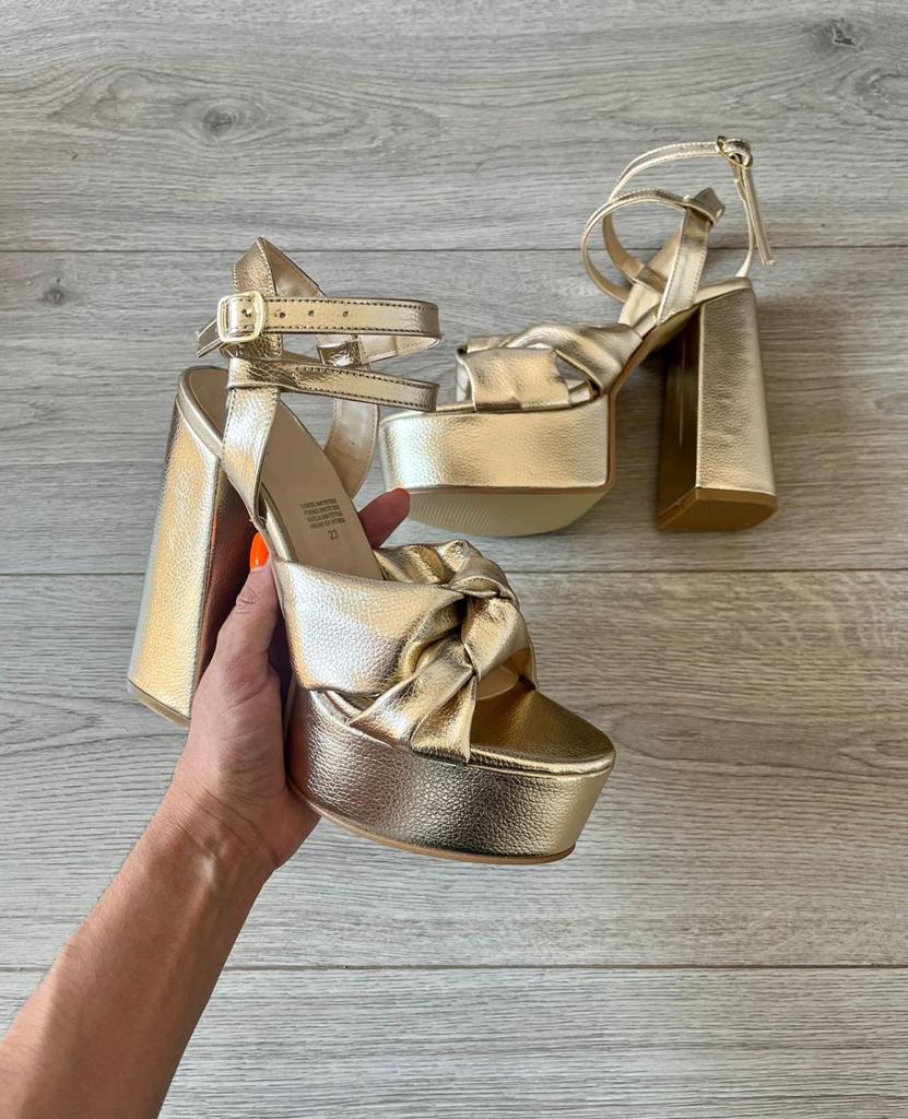 GOLDEN/TARO HEELS💜✨