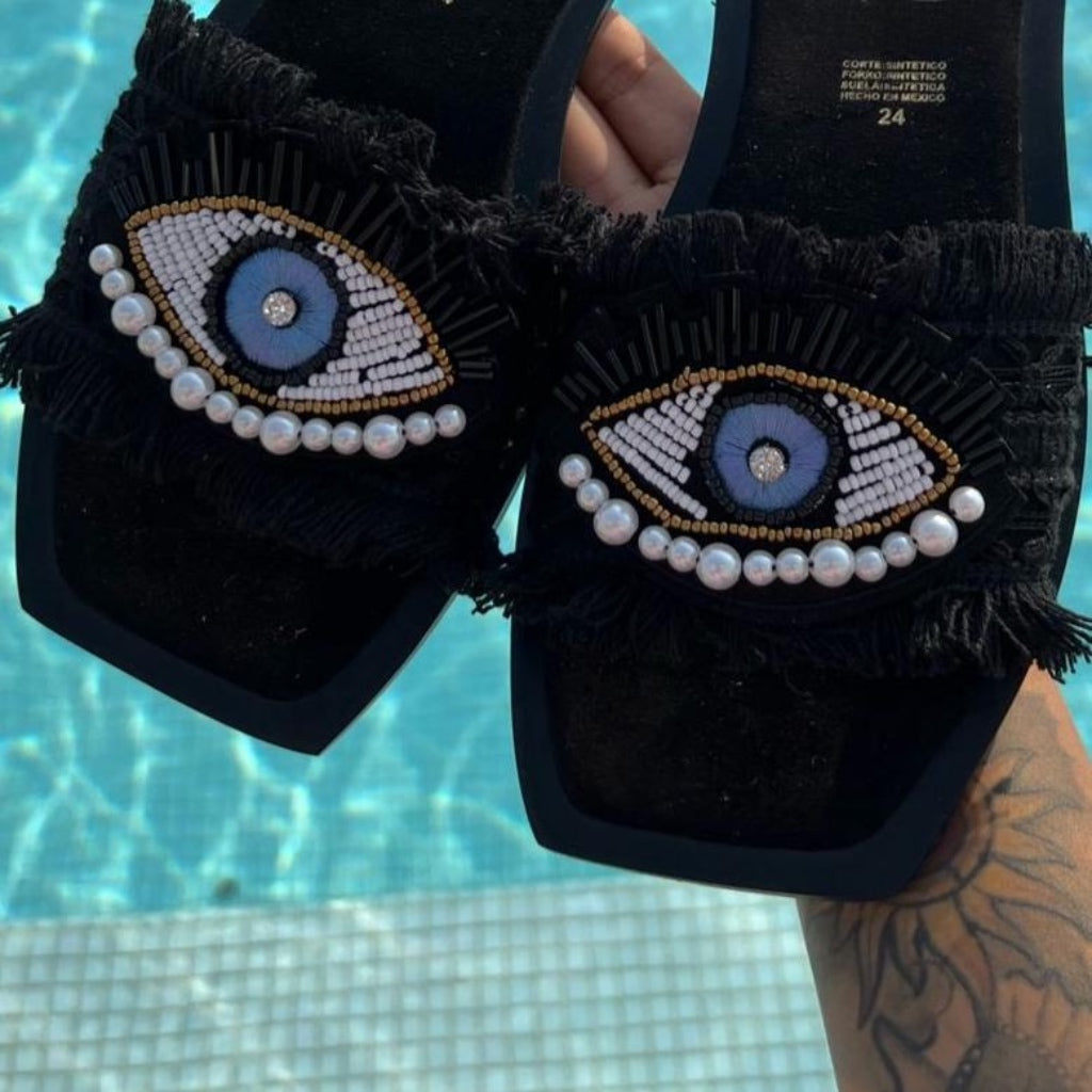 PEARLY EYES SANDALS👁