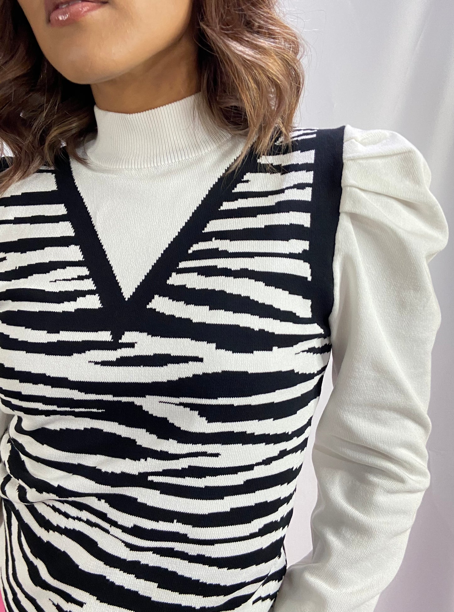 BLUSA BLANCA SIMULACIÓN DE CHALECO CEBRA 🦓