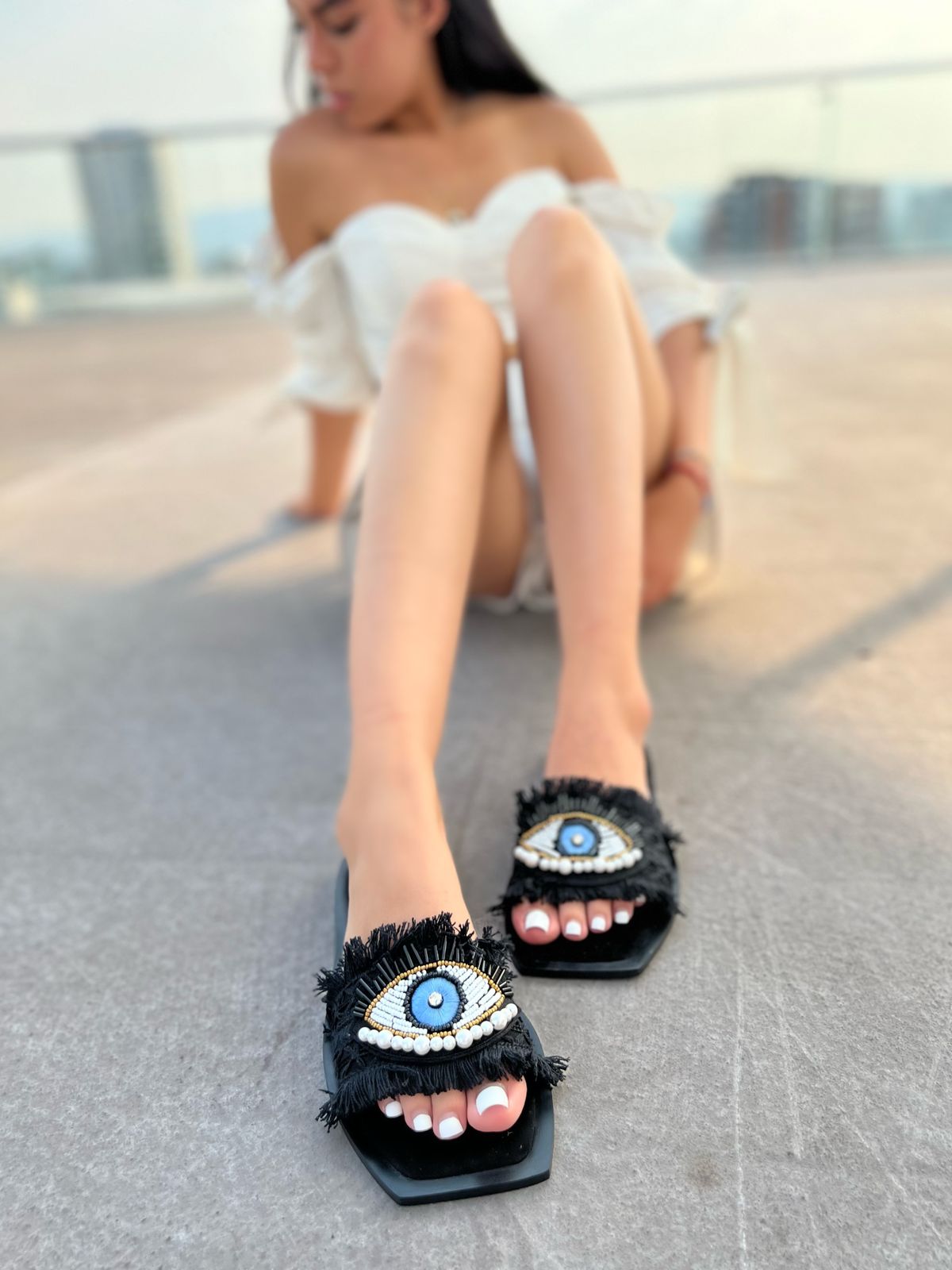 PEARLY EYES SANDALS👁